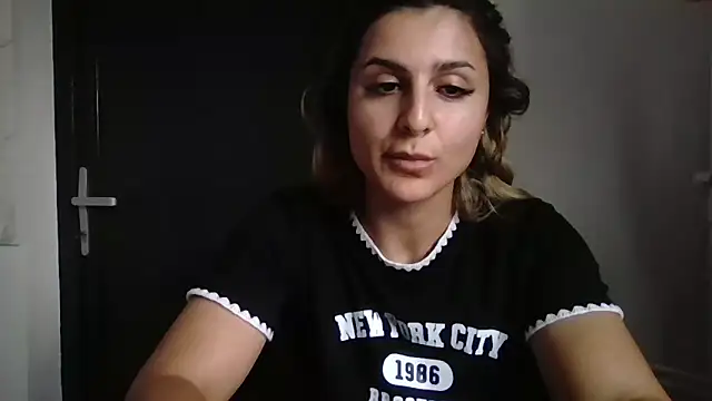 Snapshot of NicolePlay chatting on June 2026 02:33:01 PM NicolePlay online show from June 2026 02:33:01 PM