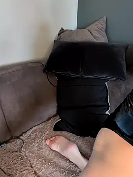 Snapshot of NaomiAndFriends chatting on January 2025 11:05:02 AM NaomiAndFriends online show from January 2025 11:05:02 AM