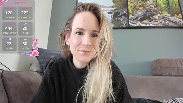 Snapshot of NaomiAndFriends chatting on February 2025 10:18:02 AM NaomiAndFriends online show from February 2025 10:18:02 AM