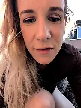 Snapshot of NaomiAndFriends chatting on March 2025 01:59:02 PM NaomiAndFriends online show from March 2025 01:59:02 PM