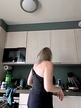 Snapshot of NaomiAndFriends chatting on November 2025 12:53:02 PM NaomiAndFriends online show from November 2025 12:53:02 PM