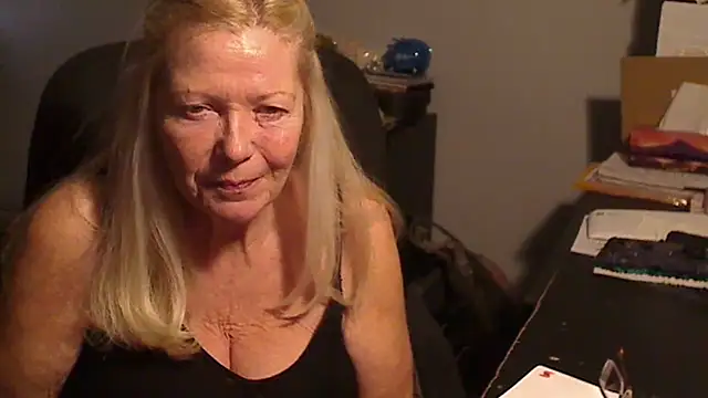 XTRAHORNYONE online show from March 2025 03:45:01 AM