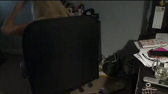 XTRAHORNYONE online show from November 2025 03:38:01 AM