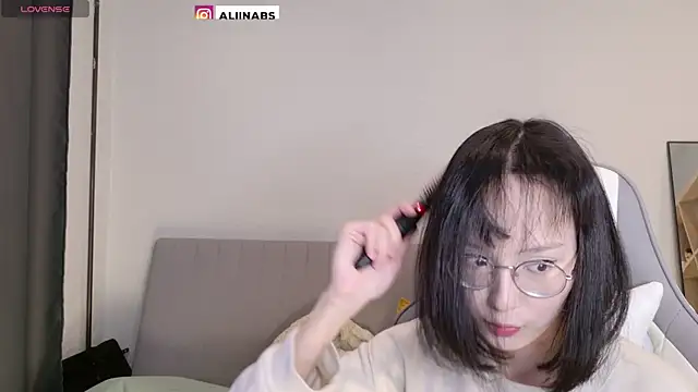 Snapshot of aliiiiiina chatting on February 2025 11:53:02 PM aliiiiiina online show from February 2025 11:53:02 PM
