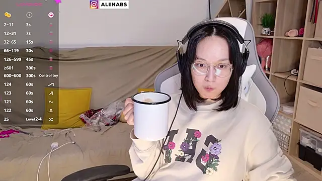 Snapshot of aliiiiiina chatting on March 2025 12:39:01 AM aliiiiiina online show from March 2025 12:39:01 AM