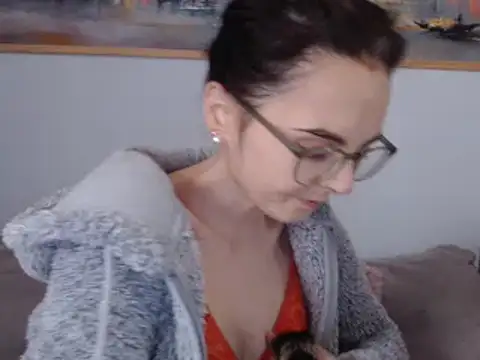 cleophee online show from February 2025 09:53:02 AM