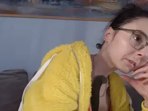 cleophee online show from February 2025 12:55:02 PM