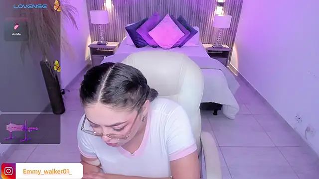 emmy walker online show from October 2025 11:07:02 AM