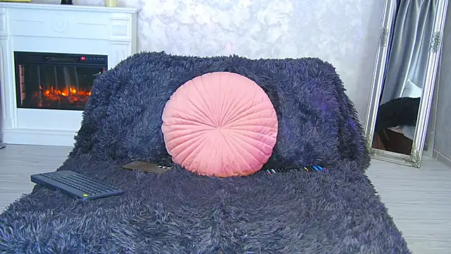 Michelle90u online show from November 2025 05:08:01 PM