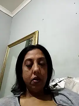 Snapshot of Mahi4luv chatting on May 2026 09:43:01 PM Mahi4luv online show from May 2026 09:43:01 PM