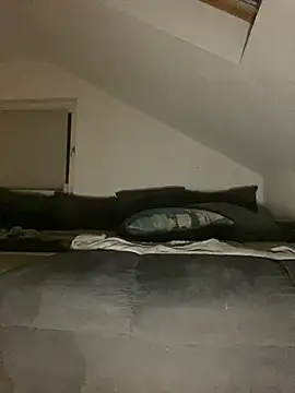 Snapshot of Vlad200472 chatting on March 2025 09:37:02 PM Vlad200472 online show from March 2025 09:37:02 PM