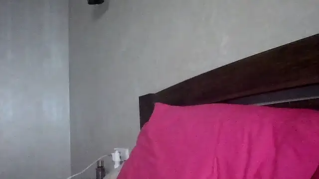 JulianaGold1 online show from September 2025 06:53:02 PM