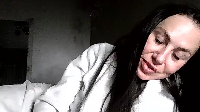 Snapshot of JulianaGold1 chatting on June 2026 10:25:01 PM JulianaGold1 online show from June 2026 10:25:01 PM