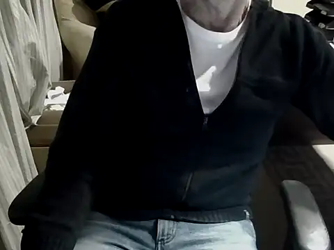 Snapshot of mariohurt101 chatting on September 2025 09:27:01 PM mariohurt101 online show from September 2025 09:27:01 PM