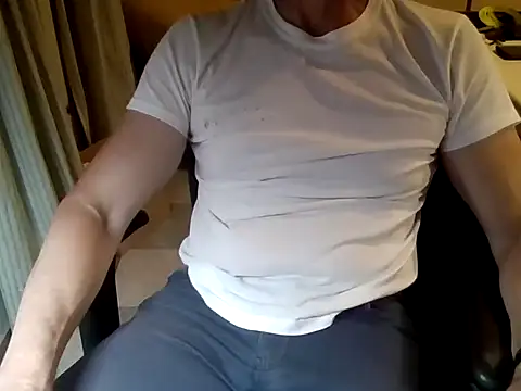 Snapshot of mariohurt101 chatting on December 2025 09:10:02 PM mariohurt101 online show from December 2025 09:10:02 PM