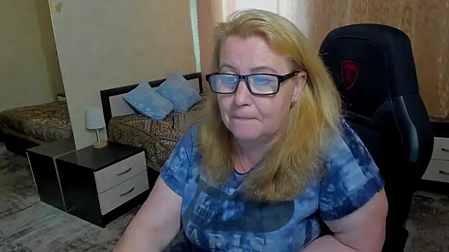 Snapshot of Frau_Marta chatting on June 2026 01:13:01 PM Frau Marta online show from June 2026 01:13:01 PM