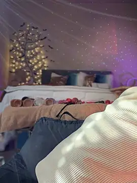 MaiseKnox online show from March 2025 04:45:01 PM