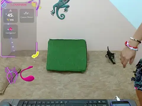 Snapshot of miss_tinnymafe chatting on November 2025 10:20:01 AM miss tinnymafe online show from November 2025 10:20:01 AM