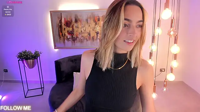 Snapshot of MelissaMoore_ chatting on January 2026 02:48:02 AM MelissaMoore online show from January 2026 02:48:02 AM