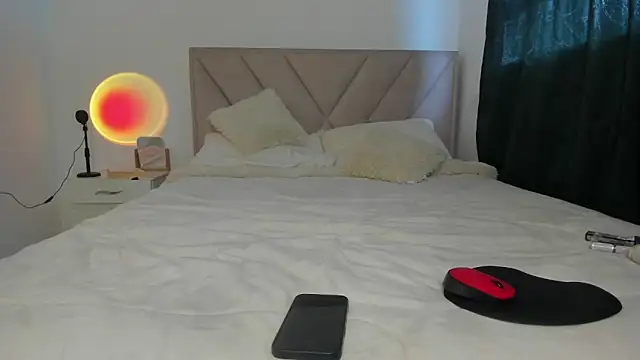 Dephne   online show from September 2025 08:02:02 PM