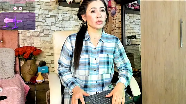 Snapshot of Carla_expit chatting on May 2026 12:19:02 AM Carla expit online show from May 2026 12:19:02 AM