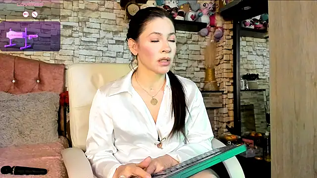 Snapshot of Carla_expit chatting on May 2026 12:49:02 AM Carla expit online show from May 2026 12:49:02 AM
