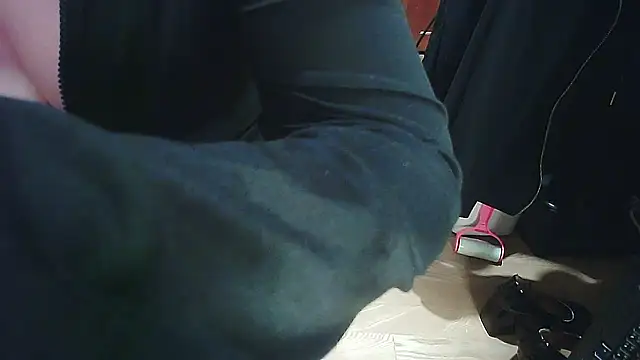 Snapshot of cindy01113520 chatting on February 2025 02:37:01 PM cindy01113520 online show from February 2025 02:37:01 PM