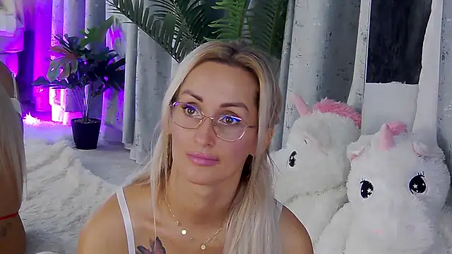 Snapshot of IsabelleEthan chatting on July 2026 02:05:17 AM IsabelleEthan online show from July 2026 02:05:17 AM