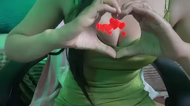 Queen Angelena online show from December 2025 05:18:02 PM