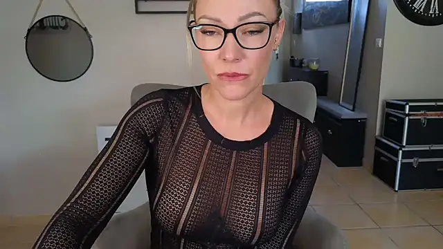 Sacha-xx online show from September 2025 11:47:01 AM