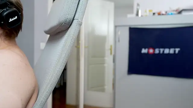 Snapshot of foxeslovefoxes chatting on December 2024 02:27:02 PM foxeslovefoxes online show from December 2024 02:27:02 PM