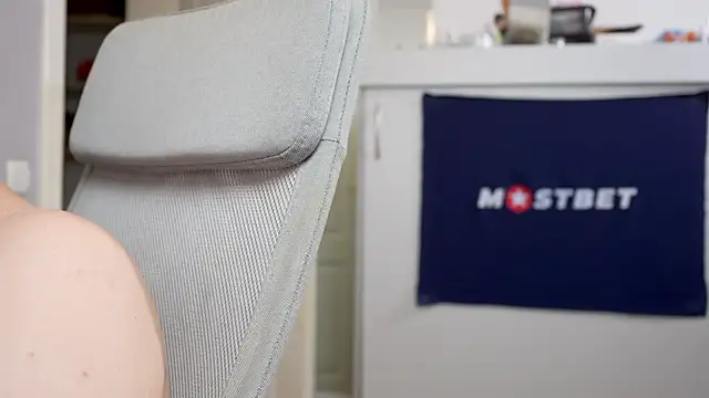 Snapshot of foxeslovefoxes chatting on December 2024 02:21:01 PM foxeslovefoxes online show from December 2024 02:21:01 PM