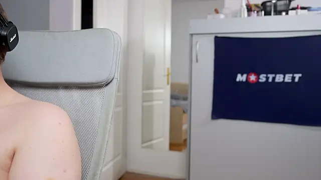 Snapshot of foxeslovefoxes chatting on December 2024 03:41:02 PM foxeslovefoxes online show from December 2024 03:41:02 PM