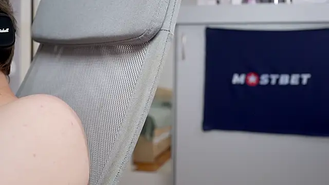 Snapshot of foxeslovefoxes chatting on December 2024 12:16:01 PM foxeslovefoxes online show from December 2024 12:16:01 PM