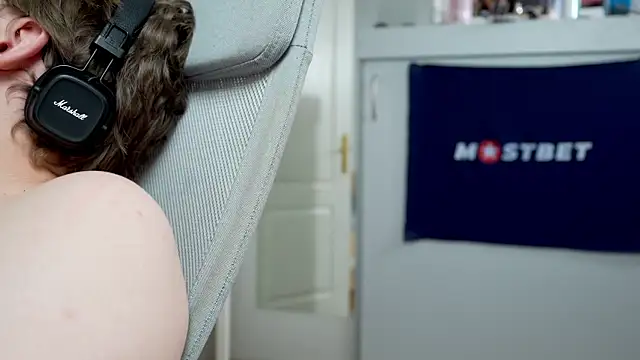 Snapshot of foxeslovefoxes chatting on January 2025 12:09:02 PM foxeslovefoxes online show from January 2025 12:09:02 PM