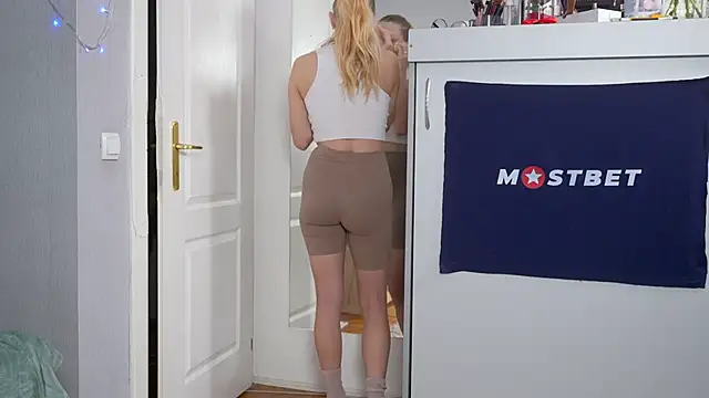 Snapshot of foxeslovefoxes chatting on January 2025 01:36:02 PM foxeslovefoxes online show from January 2025 01:36:02 PM