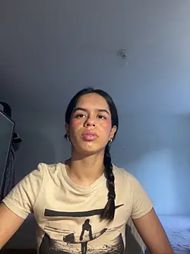 Snapshot of xlovelygirlx chatting on January 2025 10:23:01 PM xlovelygirlx online show from January 2025 10:23:01 PM