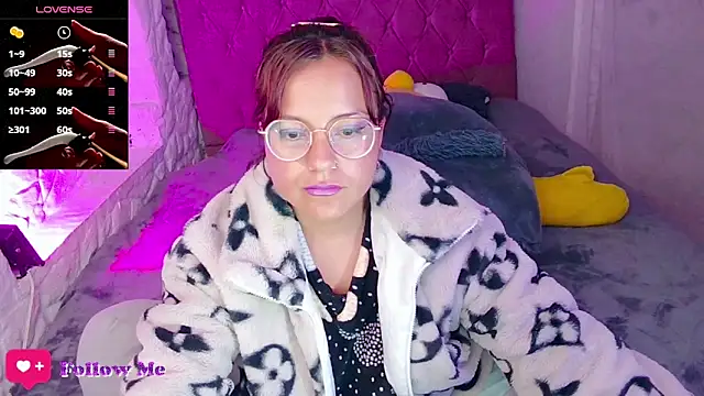 Snapshot of emma_luna1986 chatting on March 2025 03:56:01 AM emma luna1986 online show from March 2025 03:56:01 AM