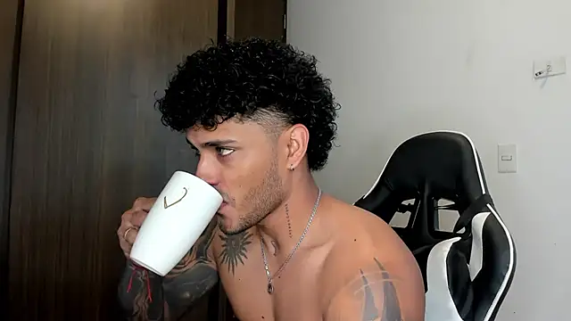 Alessandro Vanni online show from January 2025 01:02:01 PM