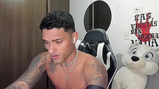 Snapshot of Alessandro_Vanni chatting on June 2026 12:15:01 AM Alessandro Vanni online show from June 2026 12:15:01 AM