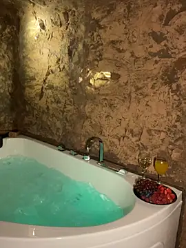 Snapshot of joanaelaa chatting on December 2024 05:22:01 PM joanaelaa online show from December 2024 05:22:01 PM