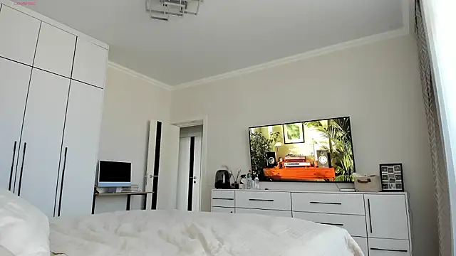  Miss Johansson  online show from March 2026 12:00:02 PM