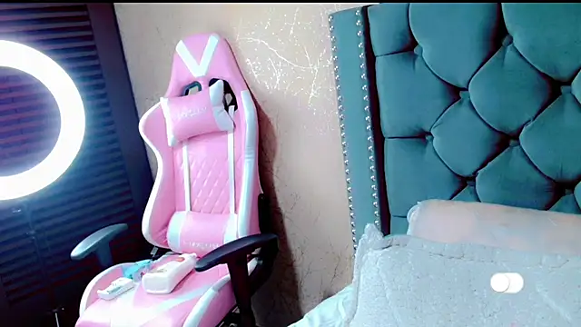 Imannejulienne online show from January 2025 11:41:01 PM