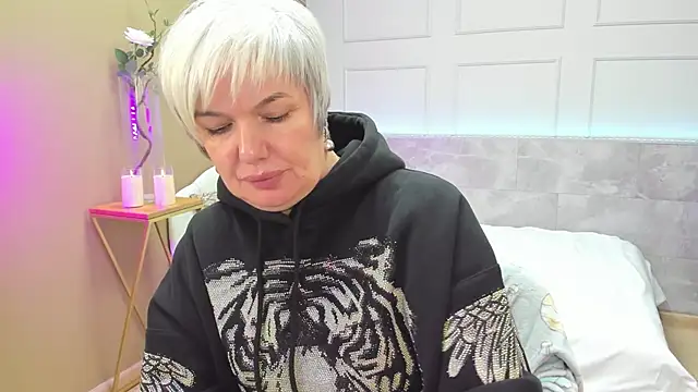 Snapshot of CarmenSoft chatting on October 2025 09:00:02 PM CarmenSoft online show from October 2025 09:00:02 PM