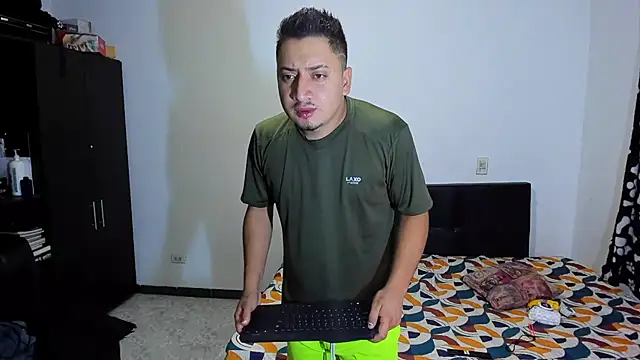 Snapshot of ares_sexxx chatting on February 2026 01:07:02 PM ares sexxx online show from February 2026 01:07:02 PM