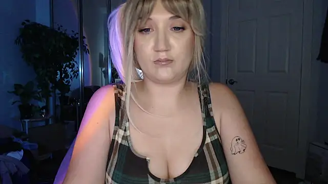 Snapshot of GoddessEmmy chatting on June 2026 05:32:02 AM GoddessEmmy online show from June 2026 05:32:02 AM