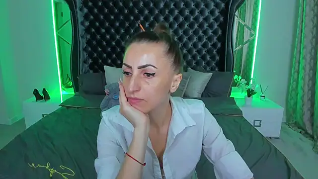 Rebecca Diamond online show from November 2025 06:02:01 AM