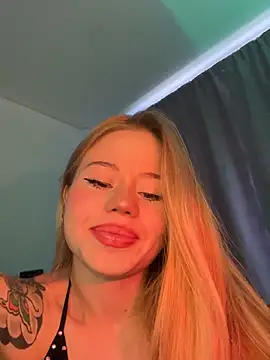 curchez  online show from December 2024 07:29:01 PM