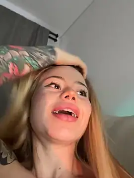 curchez  online show from January 2025 10:52:02 PM