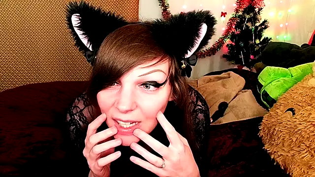 Snapshot of GamerGirlRoxyAndLee chatting on December 2024 04:16:02 AM GamerGirlRoxyAndLee online show from December 2024 04:16:02 AM